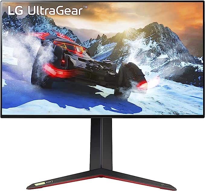 The white background showcases the LG Ultra Gear monitor.